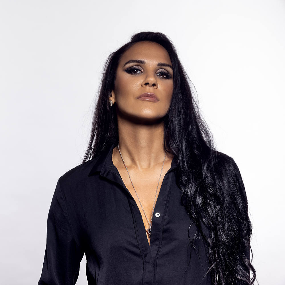 You are currently viewing ADRIANNA sort un single tech-house intitulé « Wild Electric » via Temple House Music