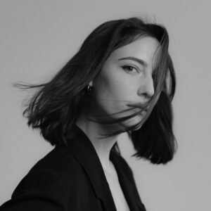 Lire la suite à propos de l’article Amelie Lens annonce un Pop Up au célèbre restaurant végétalien de New York « CHLOE » et la sortie d’un single, « Falling For You », via Sony Music