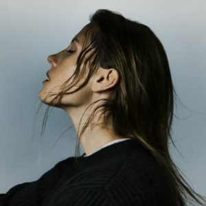 Lire la suite à propos de l’article Charlotte de Witte sort un single nommé « The Heads That Know Feat. Comma Dee », dernier extrait avant la sortie de son premier album éponyme, à paraître le 7 novembre 2025, via KNTXT