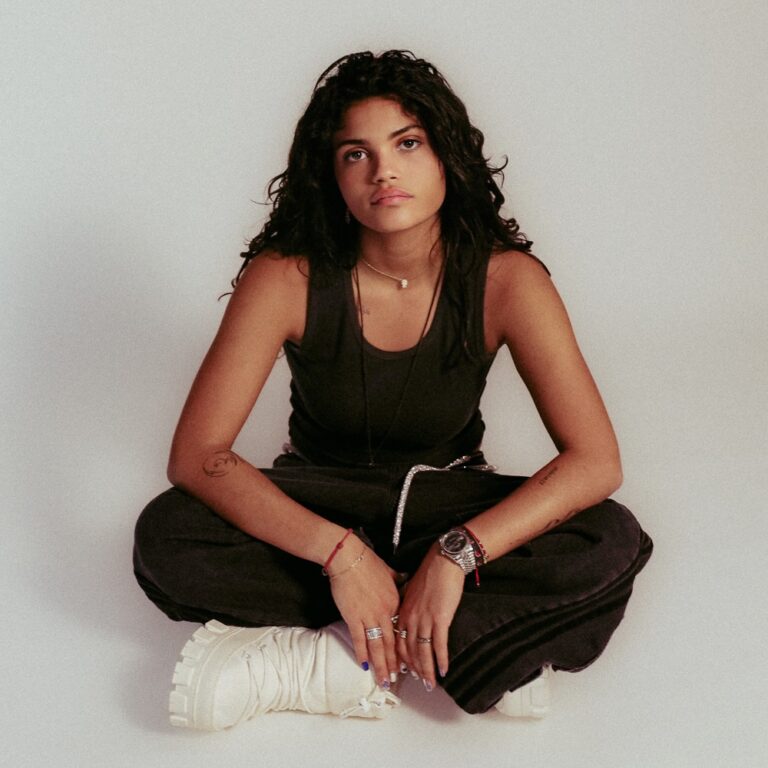 Lire la suite à propos de l’article Lilya Mandre fait ses débuts chez Crosstown Rebels avec un EP émouvant de trois titres, <em>Exi(s)t</em>, incluant un remix de la star haïtienne Francis Mercier