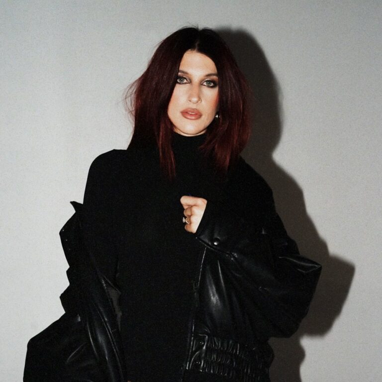 Lire la suite à propos de l’article Azzecca s’associe au duo londonien House of Molly pour un single intitulé « Love On Me », via Factory 93