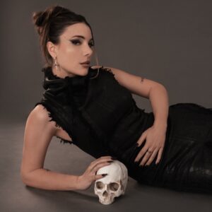 Lire la suite à propos de l’article Cera Khin revient  MUTATE Records avec le single « I Don’t Care », un morceau de hard-psy